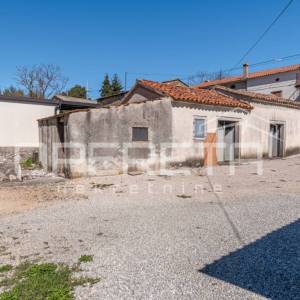 Istra, Vižinada okolica- Mala kamena kućica za adaptaciju