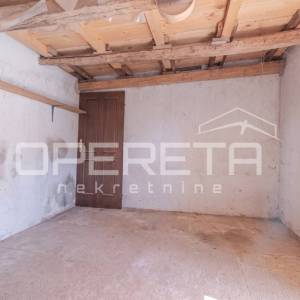 Istra, Vižinada okolica- Mala kamena kućica za adaptaciju