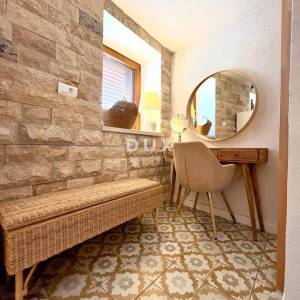 Istra, Vodnjan, kamena kuća, 93 m2, renovirana, krovna terasa