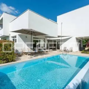 Istra, Žminj okolica – vila s 4 spavaće sobe, bazenima i wellnessom
