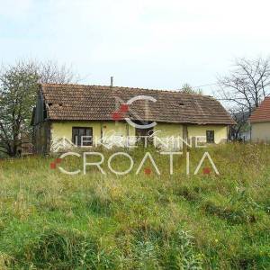 IVANEC: zemljište s objektom, strujom i vodom!