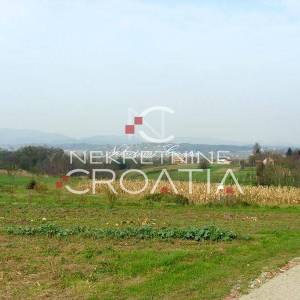 IVANEC: zemljište s objektom, strujom i vodom!