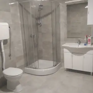 Iznajmljujem stan i poslovni prostor
