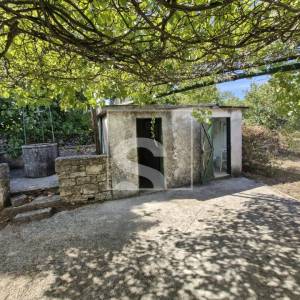 Kamena kuća na građevinskoj parceli od 1919m2 - Rakalj