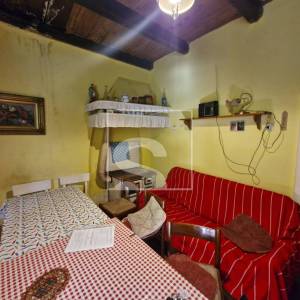 Kamena kuća na građevinskoj parceli od 1919m2 - Rakalj