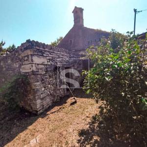 Kamena kuća na građevinskoj parceli od 1919m2 - Rakalj