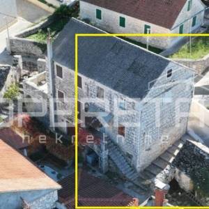 Kamena kuća za adaptaciju u Dračevici na otoku Braču