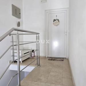 Kanfanar, Putini, 3-sobni stan, 74 m2, terasa, parking