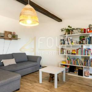 Kastav, 76.50m2, 2s+db, terasa, pogled na more
