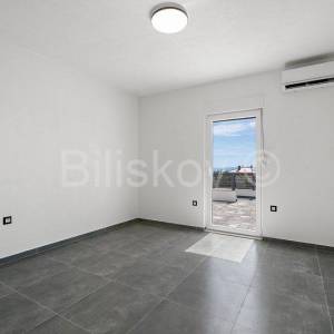 Kaštel Novi, prekrasna obiteljska villa sa bazenom, prodaja