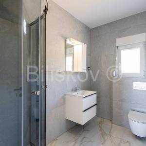 Kaštel Novi, prekrasna obiteljska villa sa bazenom, prodaja