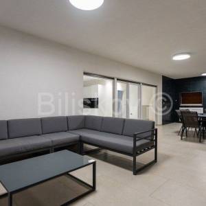 Kaštel Novi, prekrasna obiteljska villa sa bazenom, prodaja