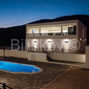 Kaštel Novi, prekrasna obiteljska villa sa bazenom, prodaja
