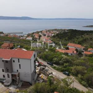Komforan stan s pogledom na more i bazenom