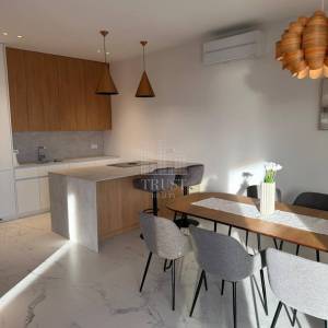 KOSTRENA – Ekskluzivna moderna vila od 520 m² s 2 bazena i Smart Home sustavom