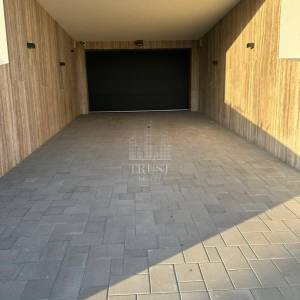 KOSTRENA – Ekskluzivna moderna vila od 520 m² s 2 bazena i Smart Home sustavom