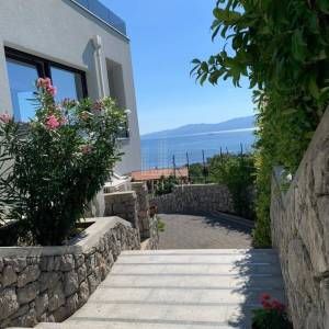 Kostrena — Luksuzna moderna vila s bazenom i panoramskim pogledom na Kvarner