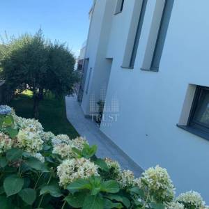 Kostrena — Luksuzna moderna vila s bazenom i panoramskim pogledom na Kvarner