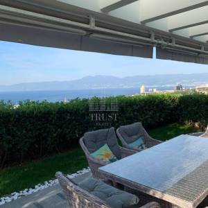 Kostrena — Luksuzna moderna vila s bazenom i panoramskim pogledom na Kvarner