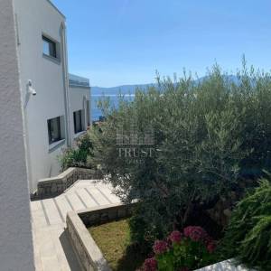 Kostrena — Luksuzna moderna vila s bazenom i panoramskim pogledom na Kvarner