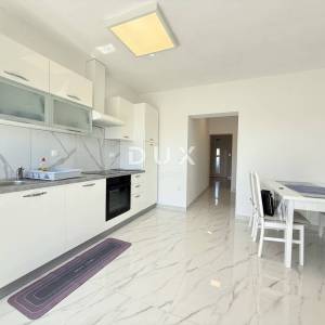 Krk, Malinska, apartman na 1. katu, 73 m², vlastiti parking