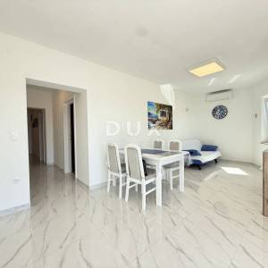 Krk, Malinska, apartman na 1. katu, 73 m², vlastiti parking