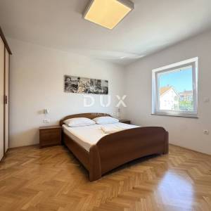 Krk, Malinska, apartman na 2. katu, 73 m², parking
