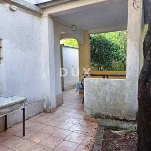 Krk, Malinska, samostojeća kuća, 133 m2, dva stana