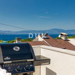 Krk, Njivice, dvosobni stan, 80 m2, terasa, pogled na more