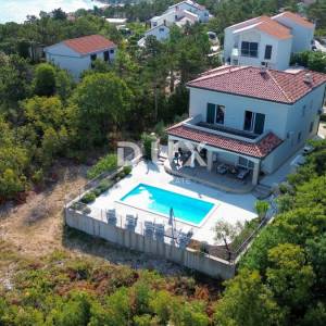 Krk, Šilo, trosobna vila, 283 m2, prvi red do mora