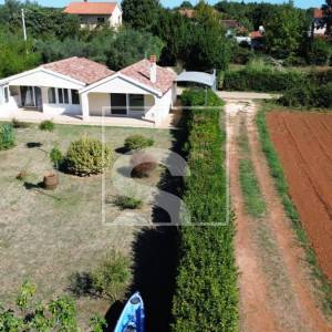 Kuća, prizemnica, Muntić - prostrana okućnica, privatnost i mirna lokacija