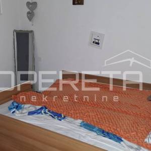 Kuća s dvije terase u centru Vele Luke, 100 m od mora