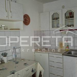 Kuća s dvije terase u centru Vele Luke, 100 m od mora
