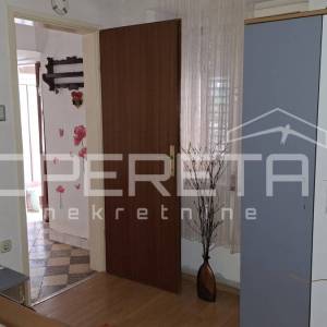 Kuća s dvije terase u centru Vele Luke, 100 m od mora