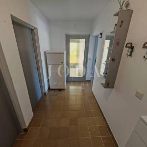 Kuća sa 2 stana i 2 garaže