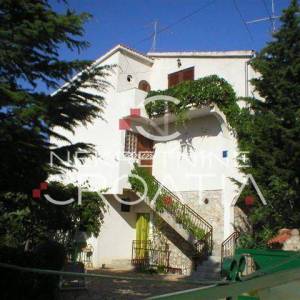 Kuća sa 6 apartmana!.