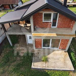 KUĆA U ROH-BAU FAZI U BREZOVCU – 118 m² | ZEMLJIŠTE 3.086 m²