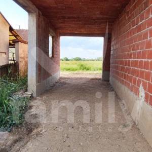 KUĆA U ROH-BAU FAZI U BREZOVCU – 118 m² | ZEMLJIŠTE 3.086 m²
