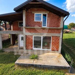 KUĆA U ROH-BAU FAZI U BREZOVCU – 118 m² | ZEMLJIŠTE 3.086 m²