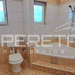 Kuća uz šumu, 3 min od centra – mir koji se rijetko nalazi