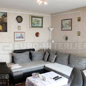 Kuća Zagreb, G. Vrapče, 298 m², 2 etaže kao 2 stana, 3 et. nedovršena