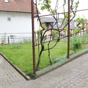 Kuća Zagreb, G. Vrapče, 298 m², 2 etaže kao 2 stana, 3 et. nedovršena