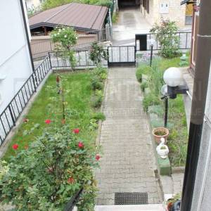 Kuća Zagreb, G. Vrapče, 298 m², 2 etaže kao 2 stana, 3 et. nedovršena