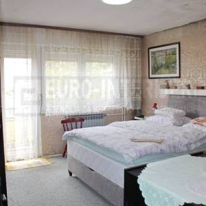 Kuća Zagreb, G. Vrapče, 298 m², 2 etaže kao 2 stana, 3 et. nedovršena