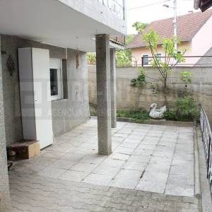 Kuća Zagreb, G. Vrapče, 298 m², 2 etaže kao 2 stana, 3 et. nedovršena