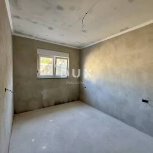 Kvarner, Crikvenica, 3-sobni apartman, 100 m2, okućnica, novouređeno