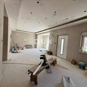 Kvarner, Crikvenica, 3-sobni apartman, 100 m2, okućnica, novouređeno