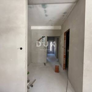 Kvarner, Crikvenica, 3-sobni apartman, 100 m2, okućnica, novouređeno