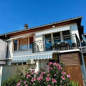 KVARNER, KRALJEVICA - kuća sa 2 stana i pogledom na more