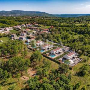 Labin, okolica, impozantna Villa s grijanim bazenom